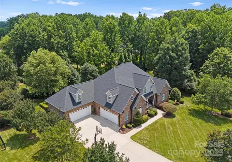 2818 Levinfield Ct, Lincolnton, NC 28092