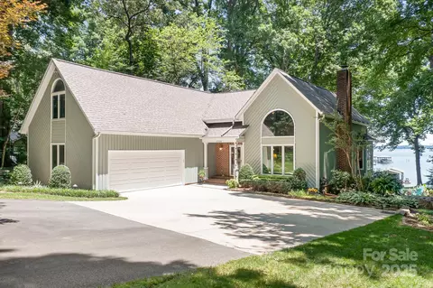 Exterior - 2704 Apache Trl, Denver, NC 28037 photo 1 of 11