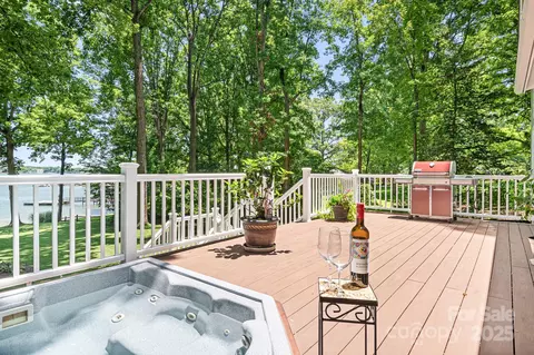 Exterior - 2704 Apache Trl, Denver, NC 28037 photo 3 of 11