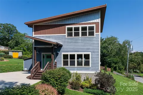 102 E Skyland Cir, Asheville, NC 28804