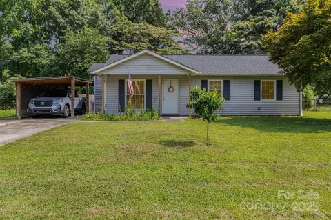 7224 Newell Acres Dr, Charlotte, NC 28215