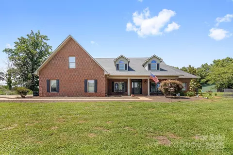 120 Leatherwood Dr, Statesville, NC 28625