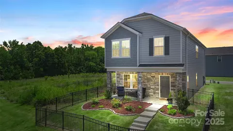 135 Orson Oaks Ln, Pineville, NC 28134