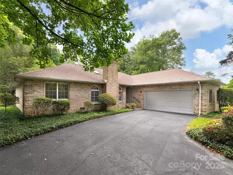 189 Cove Loop Rd, Hendersonville, NC 28739