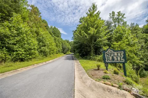 78 E Splitrail Dr, Hendersonville, NC 28792