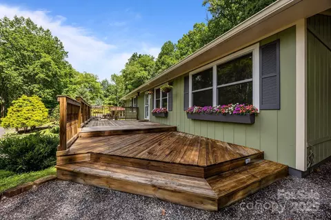 64 Christopher Ln, Sylva, NC 28779