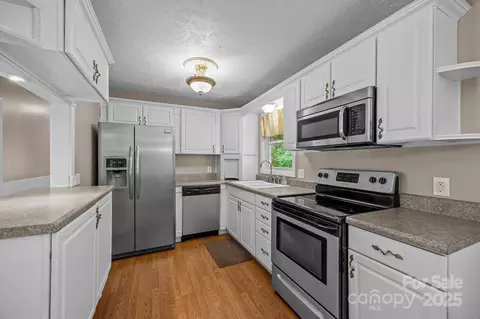 Kitchen - 64 Christopher Ln, Sylva, NC 28779 photo 2 of 3
