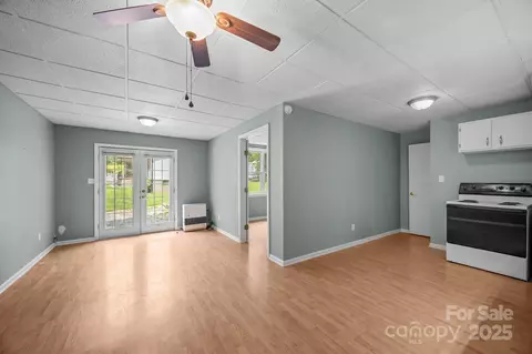 Living - 64 Christopher Ln, Sylva, NC 28779 photo 4 of 5