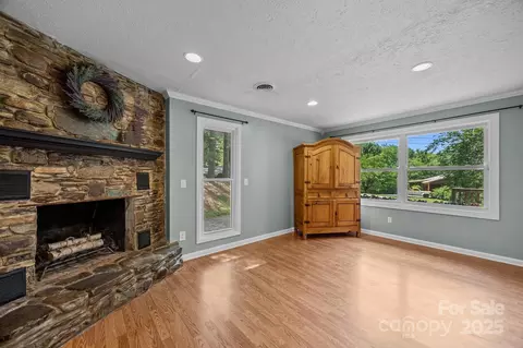 Living - 64 Christopher Ln, Sylva, NC 28779 photo 3 of 5