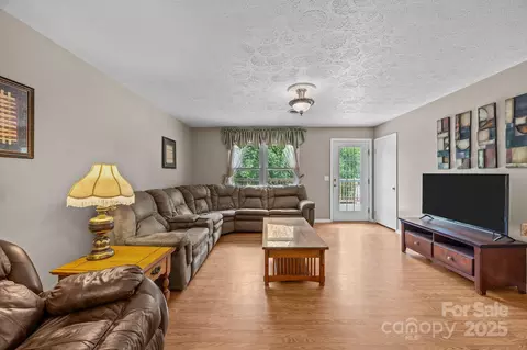 Living - 64 Christopher Ln, Sylva, NC 28779 photo 2 of 5