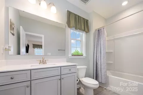 Bath - 2960 Haley Cir, Davidson, NC 28036 photo 3 of 3