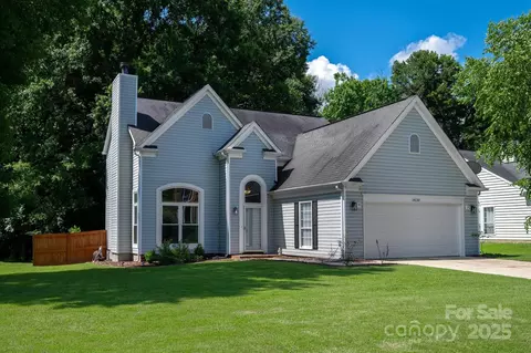 14130 Misty Brook Ln, Charlotte, NC 28273