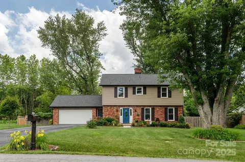 112 Underhill Rd, Hendersonville, NC 28792