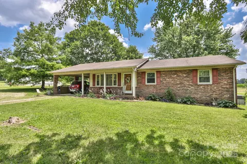 2809 Ralph Rd, Boonville, NC 27011