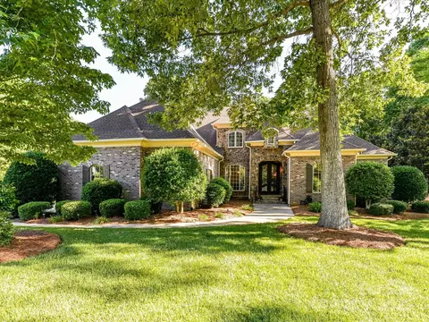 9000 Whirlaway Ln, Waxhaw, NC 28173