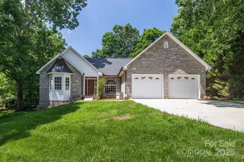 2763 W Winds Dr, Morganton, NC 28655
