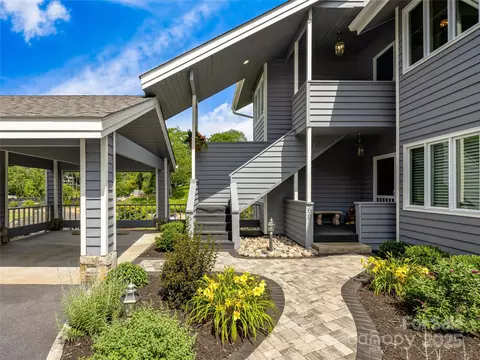 66 Country Club Village Dr, Lake Toxaway, NC 28747