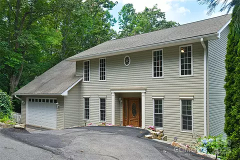 16 Skyview Ct, Asheville, NC 28803