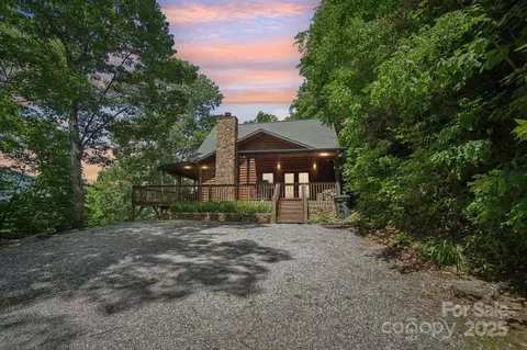 1253 Forest Dr, Maggie Valley, NC 28751