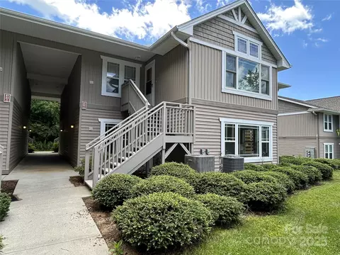 89 Morningside Ln, Hendersonville, NC 28792