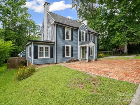 321 Ehringhaus St, Hendersonville, NC 28739
