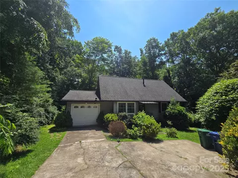 5 Auburndale Dr, Asheville, NC 28806