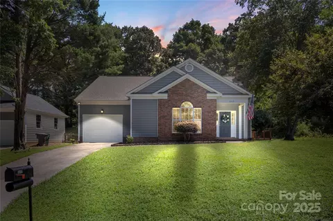 3212 Ashwell Oaks Ln, Matthews, NC 28105