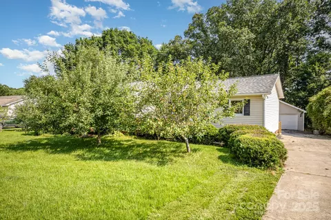 3427 Wonderland Dr, Matthews, NC 28104