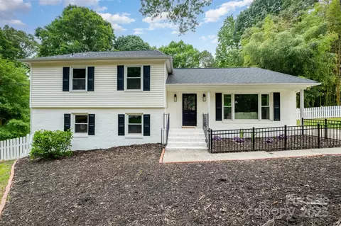 8025 Cliffside Dr, Charlotte, NC 28270