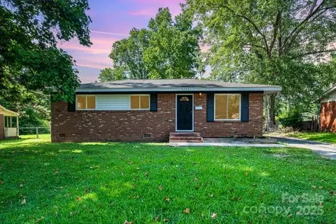 5323 Snow White Ln, Charlotte, NC 28213