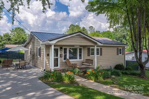 451 Boundary St, Waynesville, NC 28786