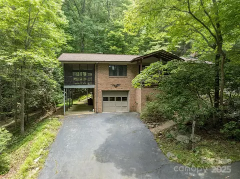 2344 Valencia Dr, Hendersonville, NC 28791