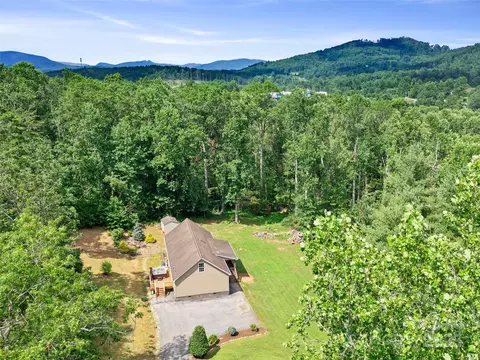 160 Mary Ann Ln, Spruce Pine, NC 28777