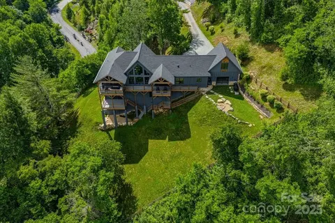 706 Silver Springs Dr, Banner Elk, NC 28604