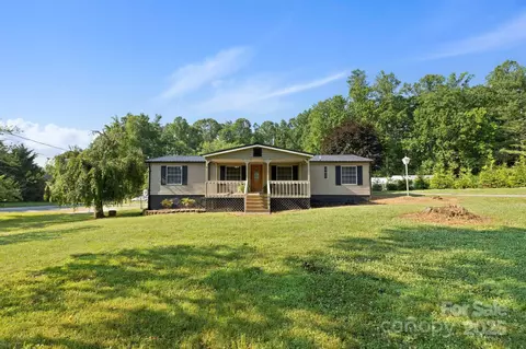 374 Big Hungry Rd, Flat Rock, NC 28731