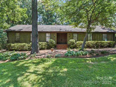 2104 Stoneyridge Dr, Charlotte, NC 28214