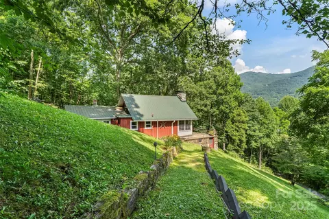 929 Soco Rd, Maggie Valley, NC 28751