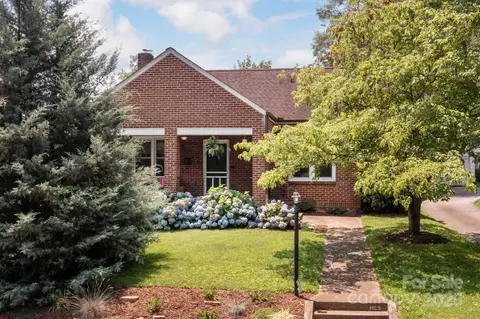 9 Colonial Pl, Asheville, NC 28804