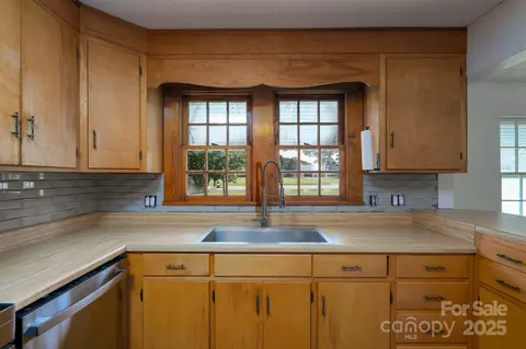 Kitchen - 2125 E Ridge Rd, Salisbury, NC 28144 photo 3 of 3