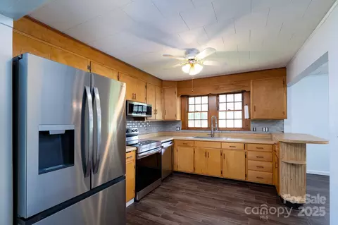 Kitchen - 2125 E Ridge Rd, Salisbury, NC 28144 photo 1 of 3