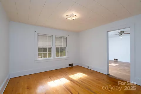 Living - 2125 E Ridge Rd, Salisbury, NC 28144 photo 4 of 8