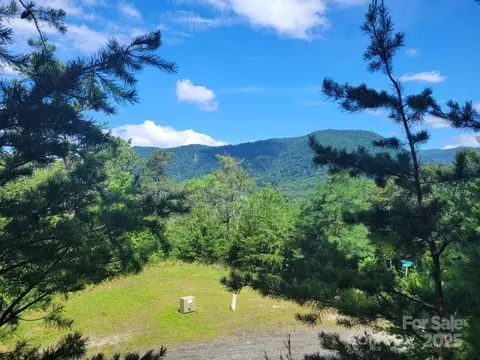 Maureen Parkway, Marion, NC 28752