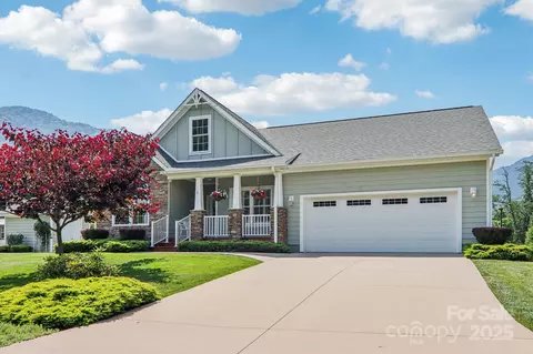 8 Amos Ct, Maggie Valley, NC 28751