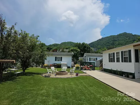 37 Strollers Ln, Waynesville, NC 28785