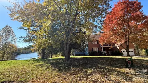 2836 Pickering Rd, Greensboro, NC 27407