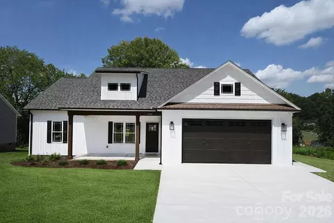 4940 Southview Dr, Hickory, NC 28602