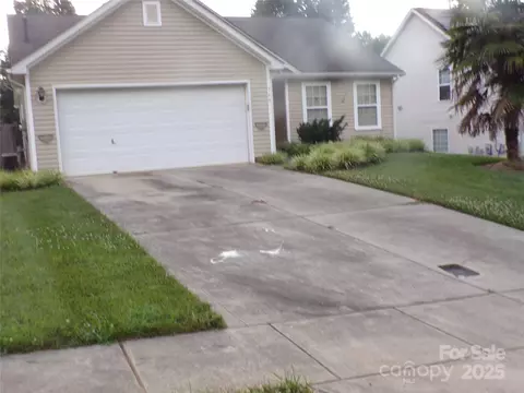 569 River View Dr, Lowell, NC 28098