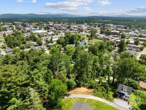 0 Summit 16 Cir #16, Hendersonville, NC 28739