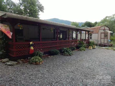 90 Park Pl, Maggie Valley, NC 28751