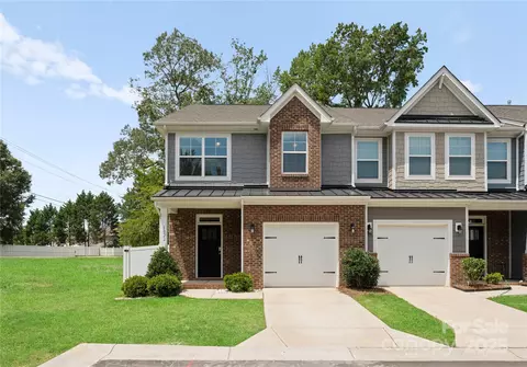 1022 Moffatt Ln, Matthews, NC 28105